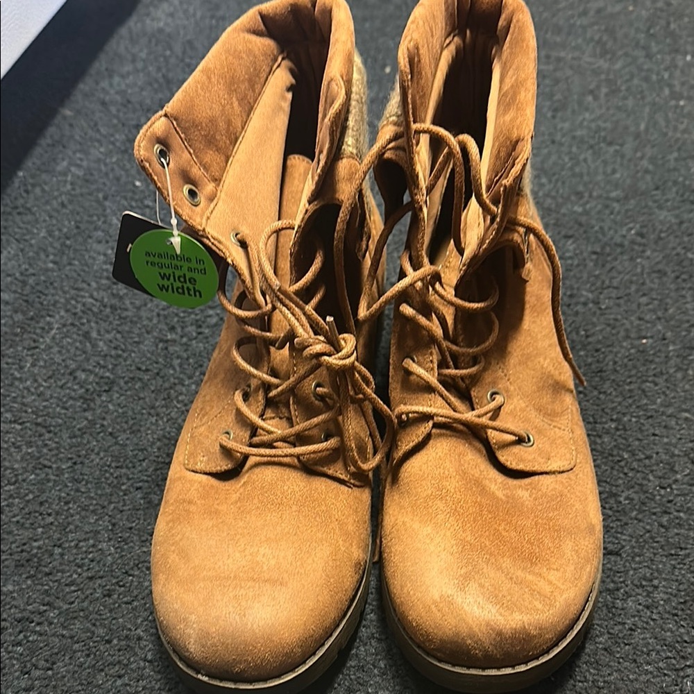 Brand new with tags Women's Tan Suede Boots
